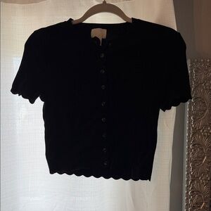 H&M Black Scallop-Trim Short Sleeve Button Crop Top